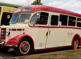 Vintage 1940s bus for weddings in Reading
